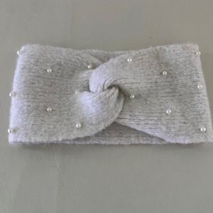 Collection Eighteen women’s winter headband. Beige with white simulated pearls.